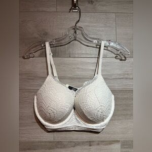 3/$30 Gorgeous Victoria’s Secret Bra 34DD - white